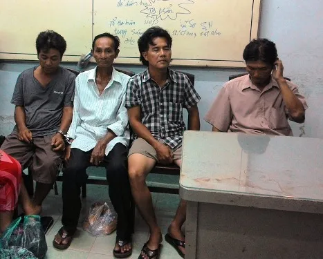 TP.HCM: Bắt băng dàn cảnh cướp hàng trên đường phố ảnh 1